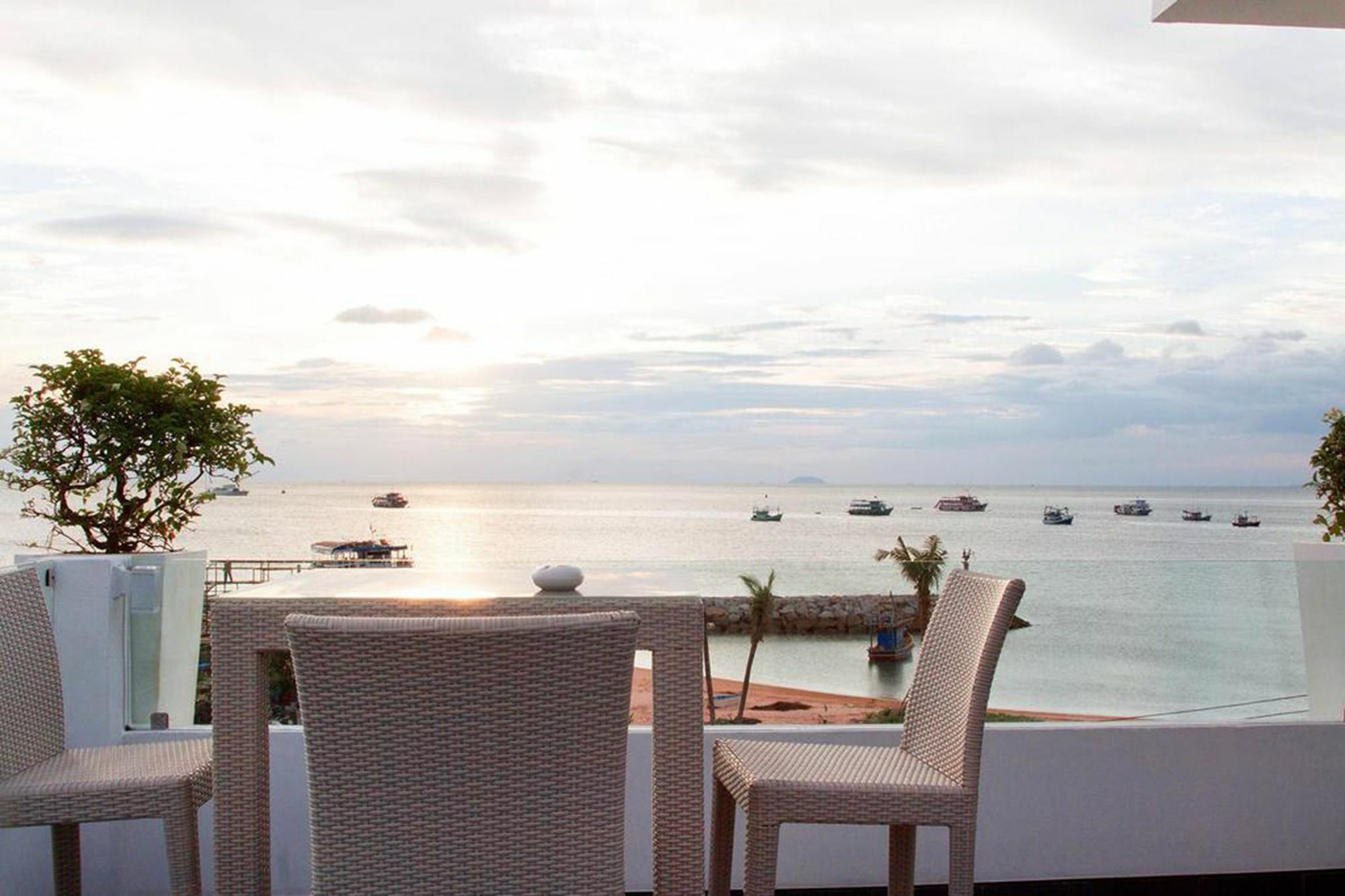 Villa 7Th Heaven Beach Front Pattaya ภายนอก รูปภาพ